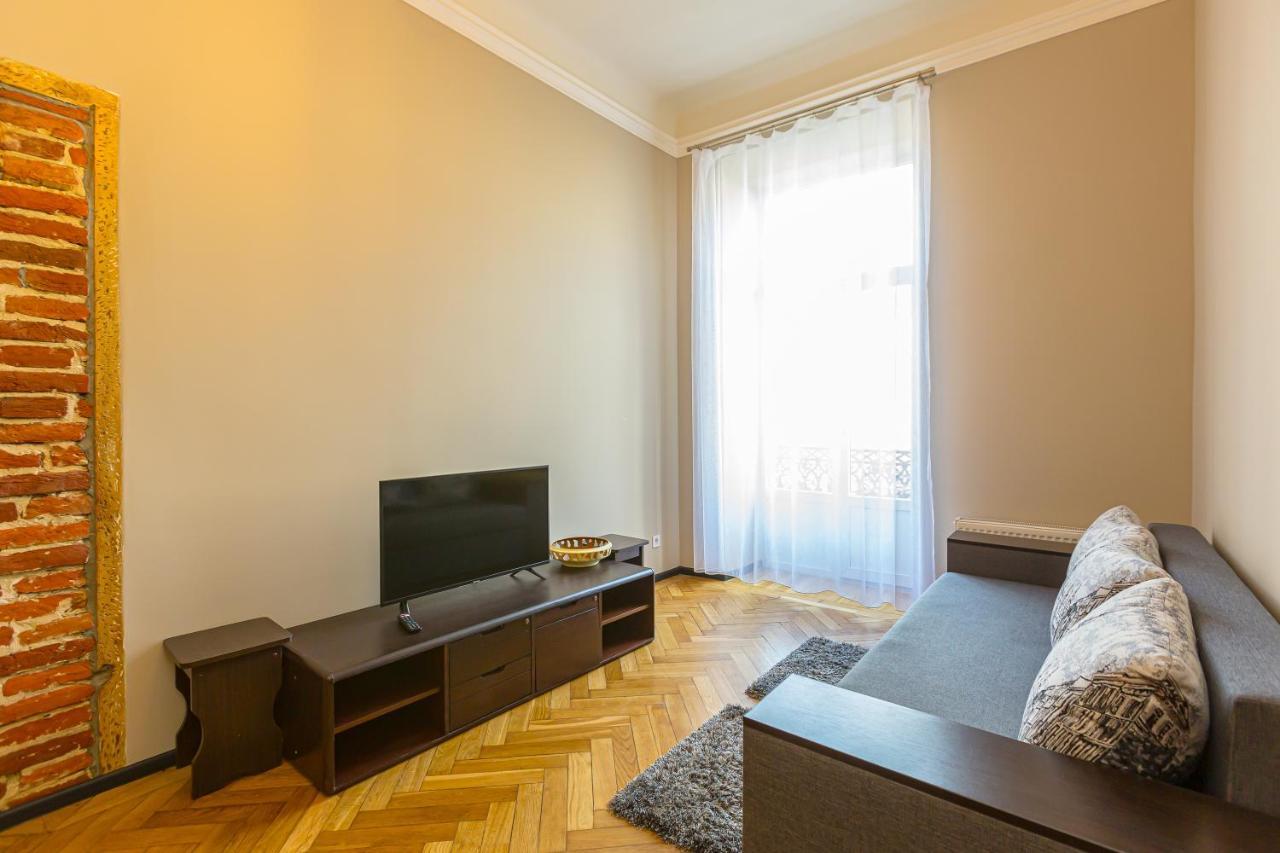 центр на вулиці проспект шевченка 12 навпроти макдональса з балконом Apartment Lviv