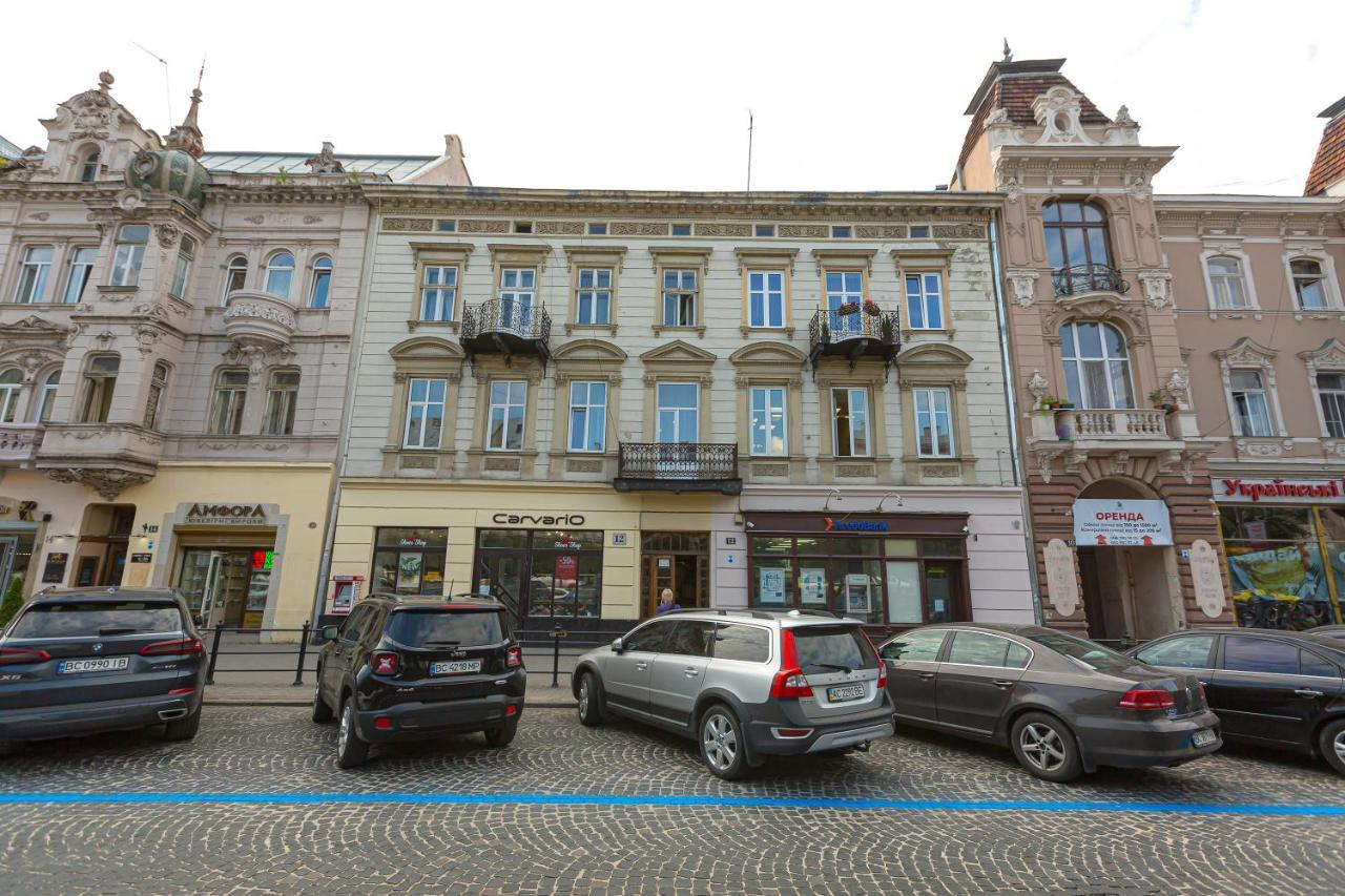 у львові в центрі на вулиці проспект шевченка 12 з балконом Львів
